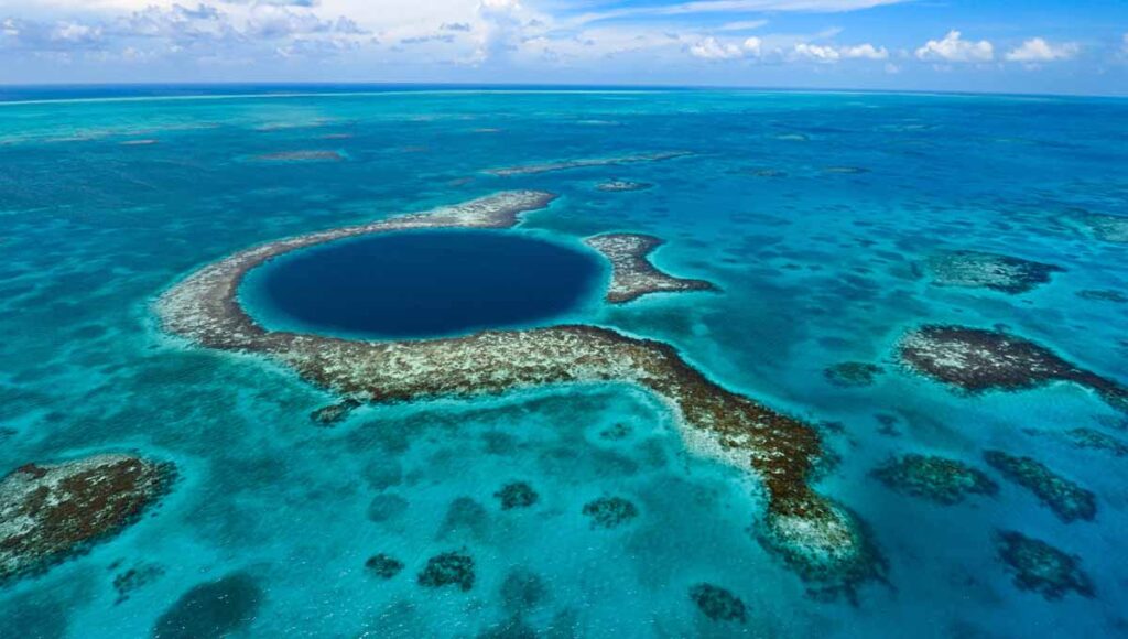 Belice BlueHole-Aerial-4