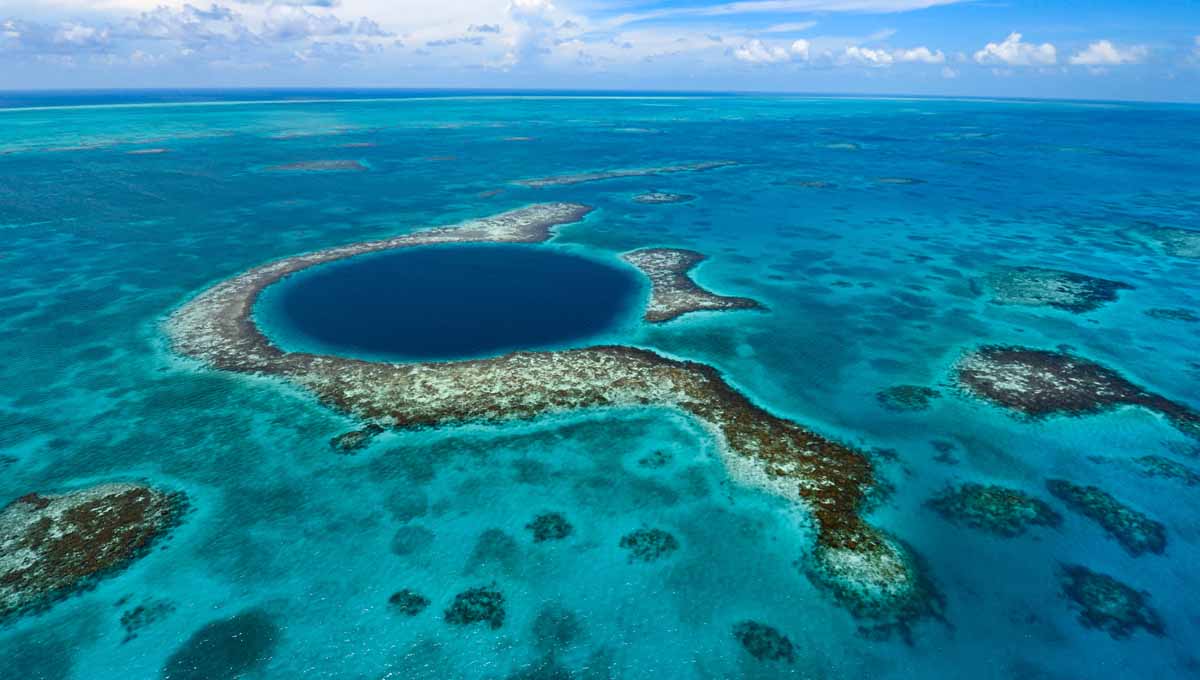 Belice BlueHole-Aerial-4