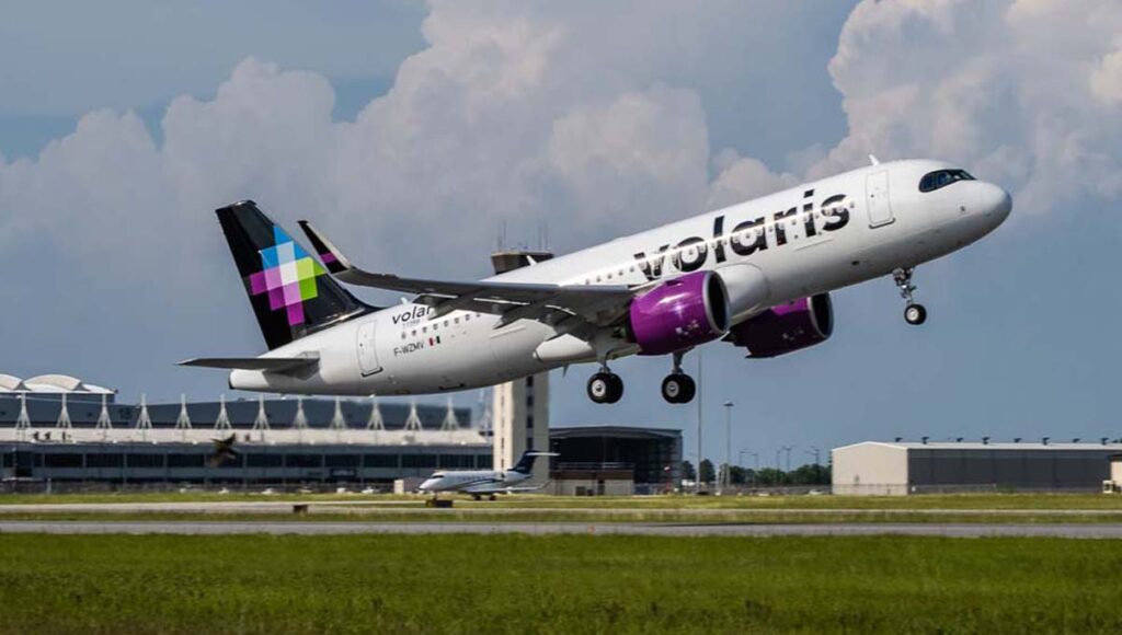 Volaris avión despegando