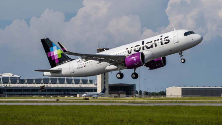 Volaris avión despegando