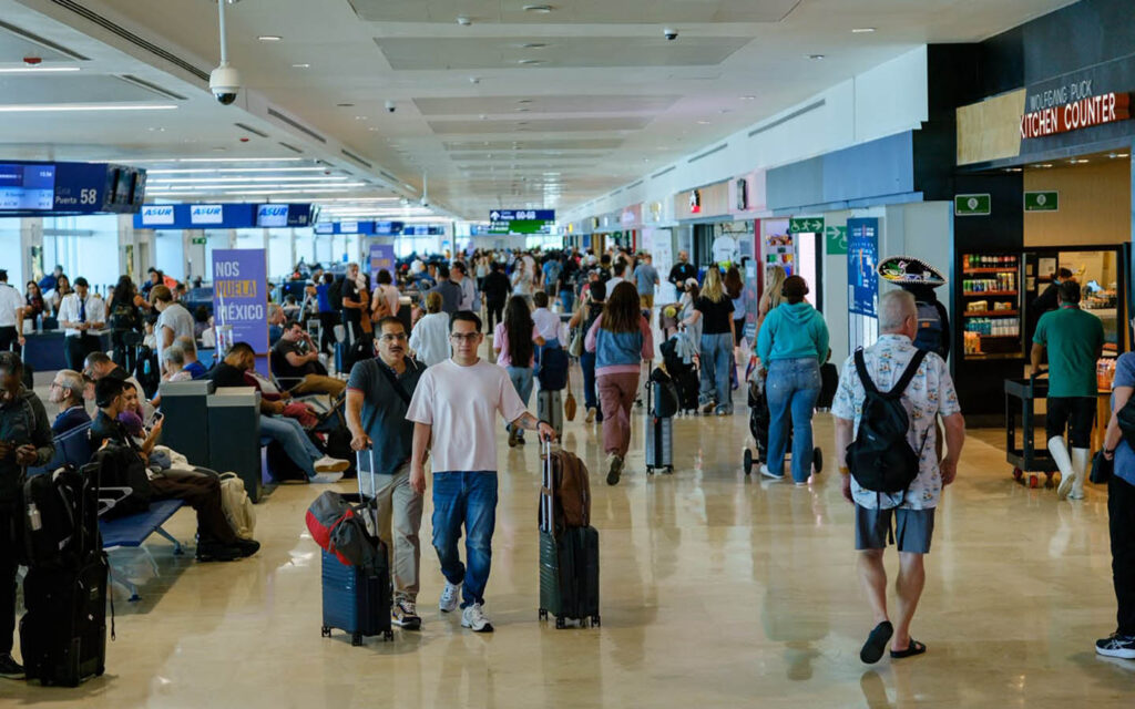 Aeropuerto Internacional de Cancún salas de espera pasajeros