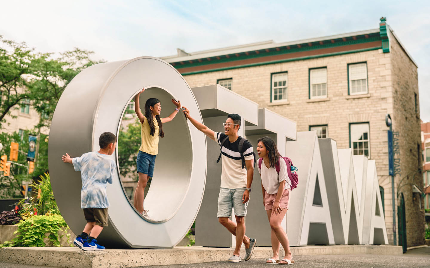 ExpoMayoristas ByWard-Market-Ottawa-Sign-Family-P16853-Credit-Ottawa-Tourism