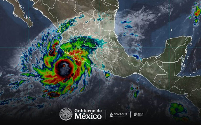 Huracán Simón Puerto Vallarta y Manzanillo